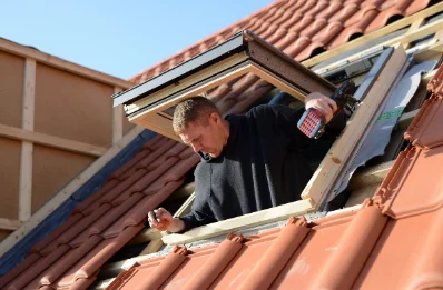 Pose de fenêtres de toit Velux à Guyans-Durnes